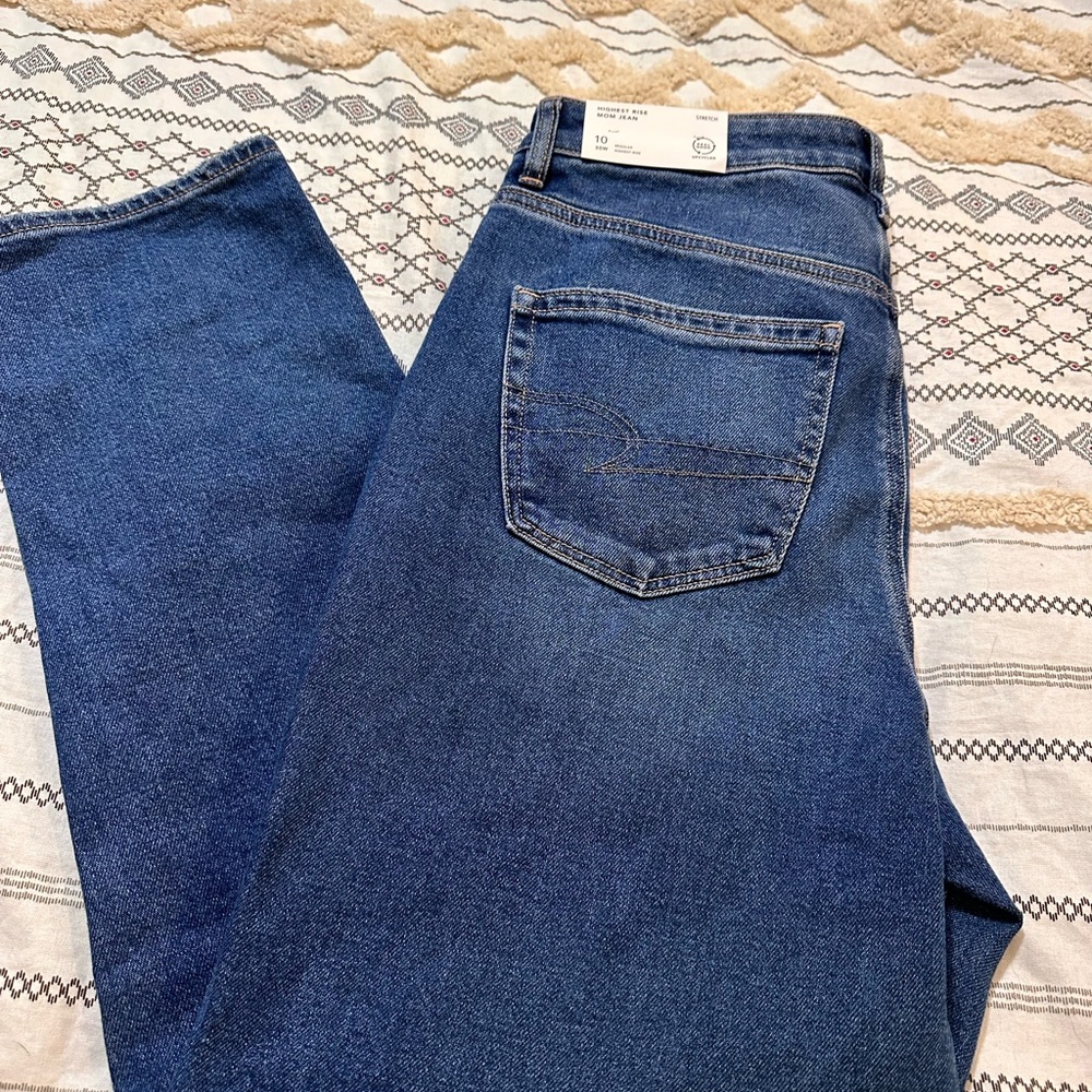 American Eagle high rise mom jeans size 10